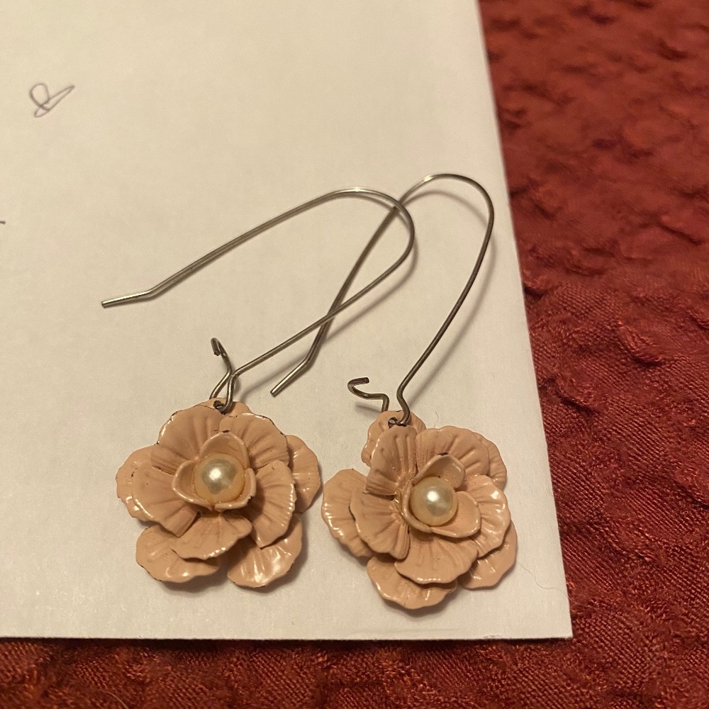 Pearl flower earrings